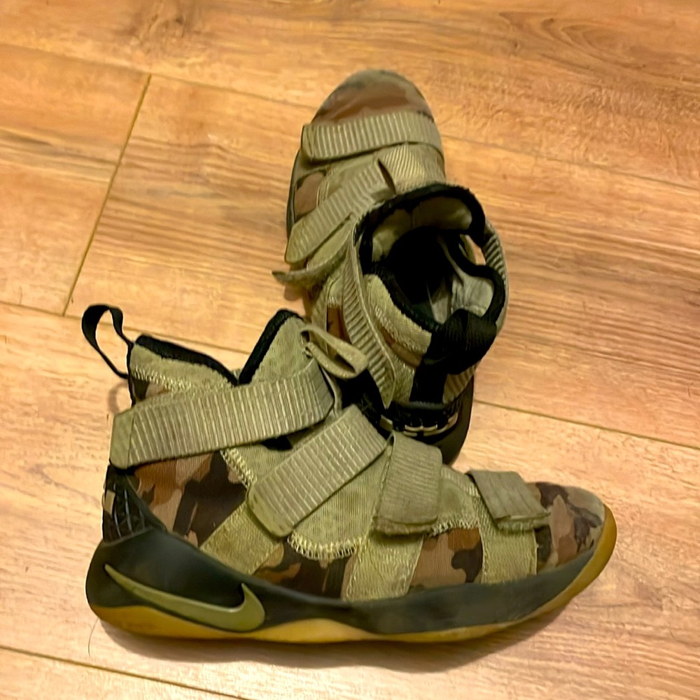 Nike Lebron’s Kids Basketball Sneakers